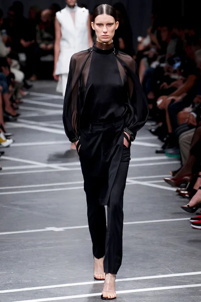 Look 24